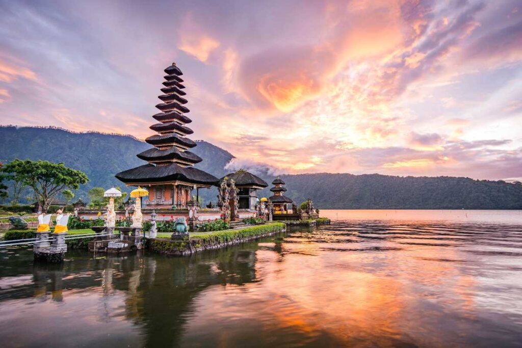 مع تعدد الأماكن السياحية في أندونيسيا .. تتواجد فيها وبكثرة الوجهات السياحية التي تناسب الأُسر تحديداً “